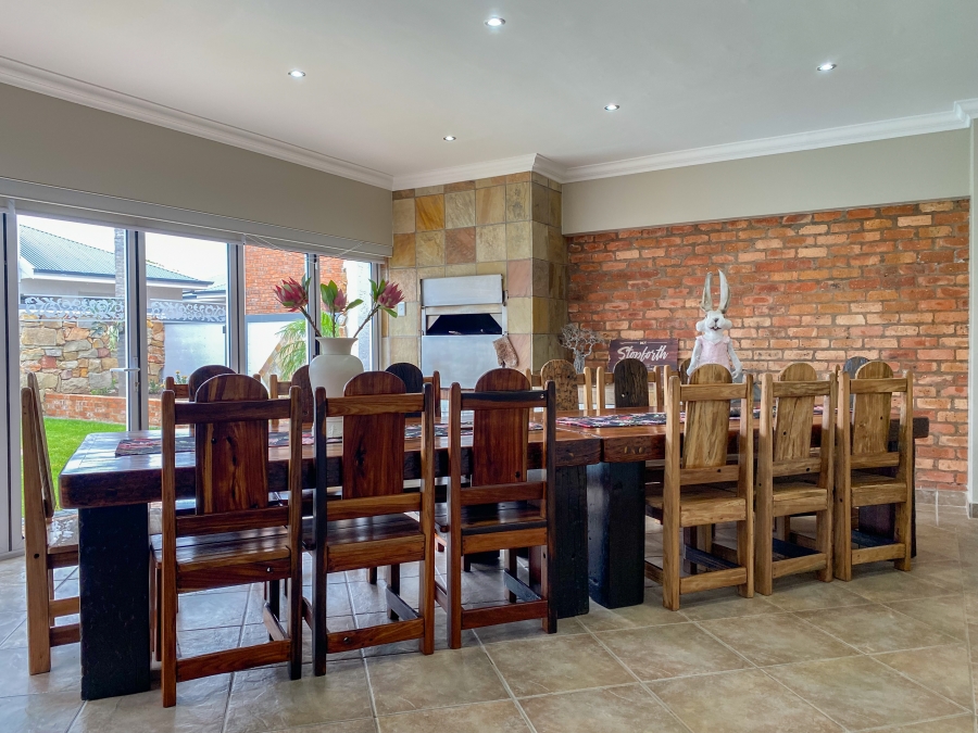 5 Bedroom Property for Sale in Hartenbos Central Western Cape